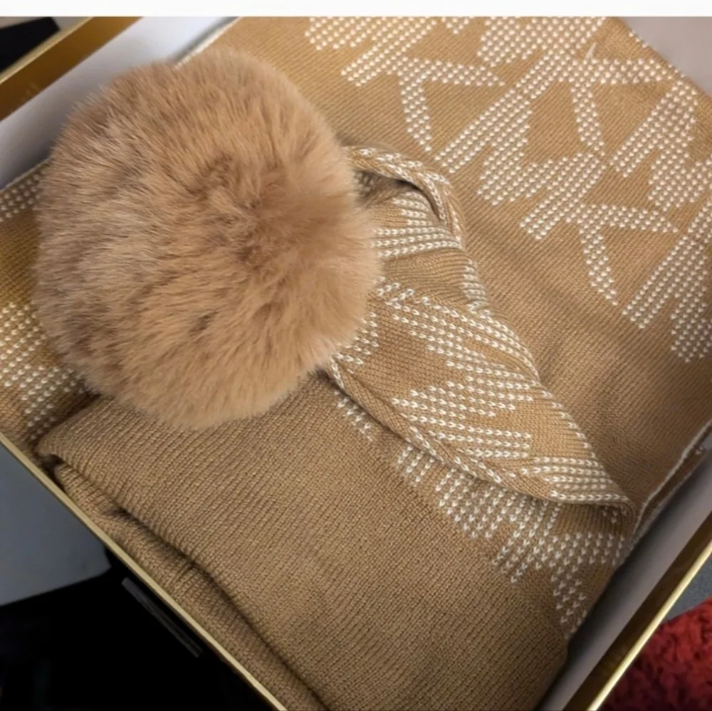NWT Michael Kors Women's Tan & White Winter Scarf & pom pom Hat Set HTF